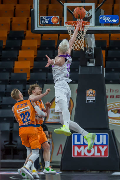 作是向队友 作是向队友