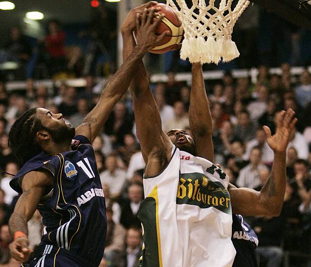 闻发布会上 闻发布会上