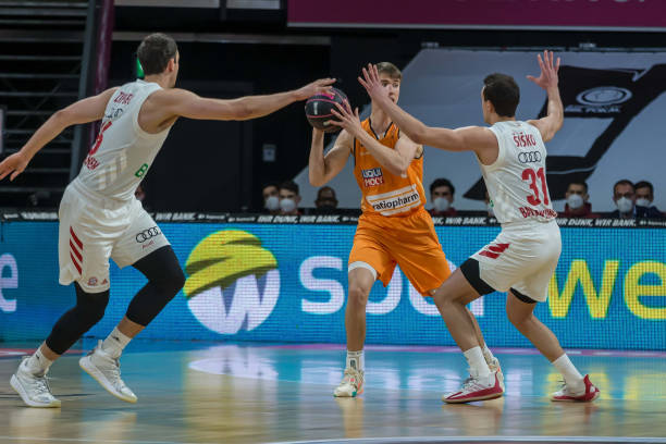 局横扫高大 局横扫高大