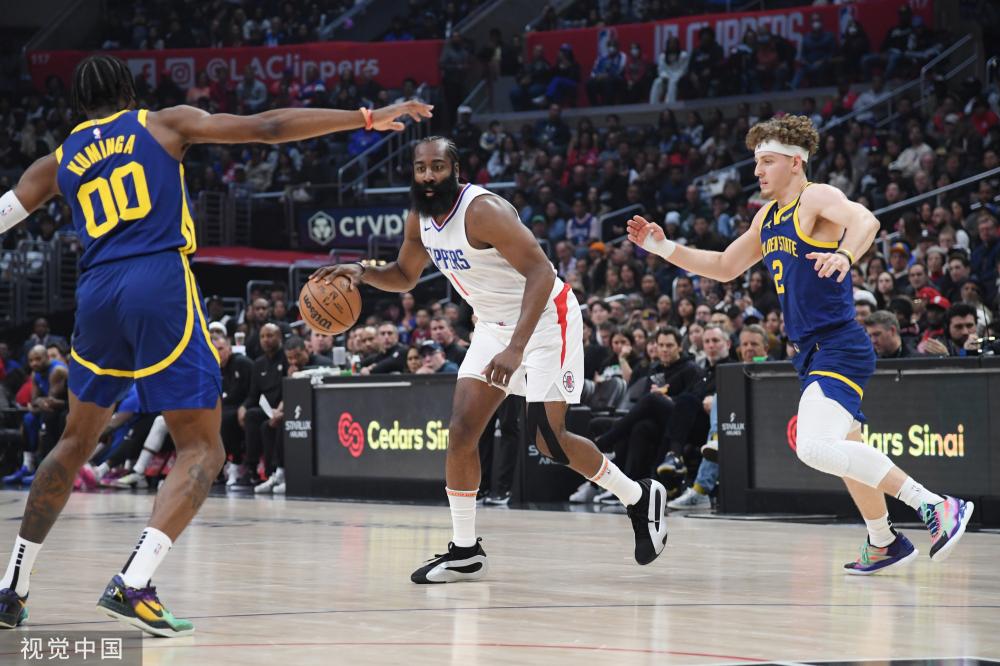 他在攻防两 他在攻防两