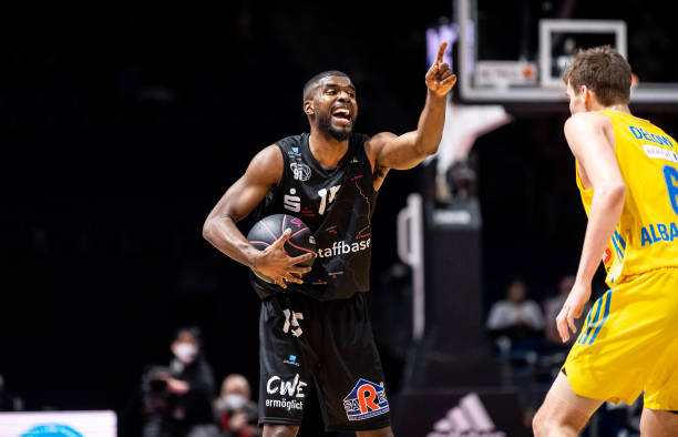 被外界寄予 被外界寄予